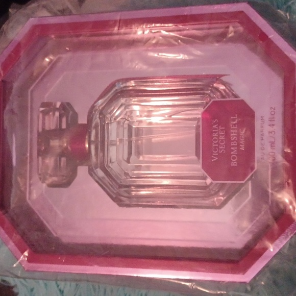 Victoria's Secret Bombshell Magic - Picture 3 of 4